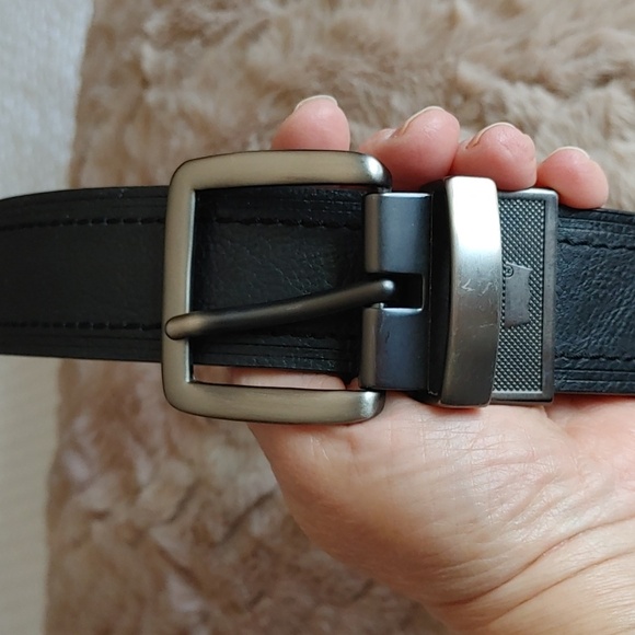 Men's Levis Reversible leather Belt - Picture 2 of 9